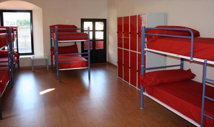 Albergue Santa Ana Plasencia Rum bild